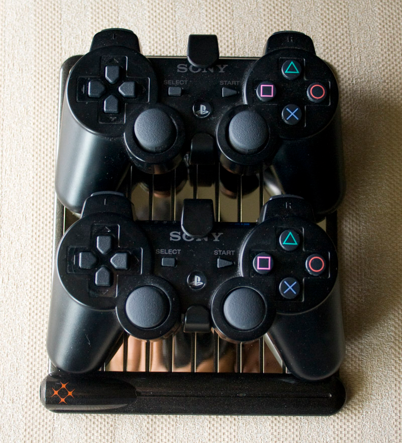 Illustration for article titled Lightning Review: TouchCharge Wireless Charger For PS3, Xbox 360 and Wii Controllers